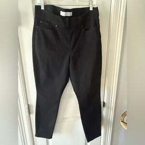 Levi's Gold Signature Totally Shaping Pull-On Skinny Jeans. Size 16S black